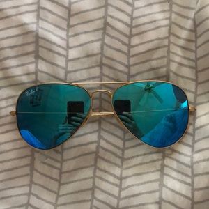 gold/blue lens raybans!!!